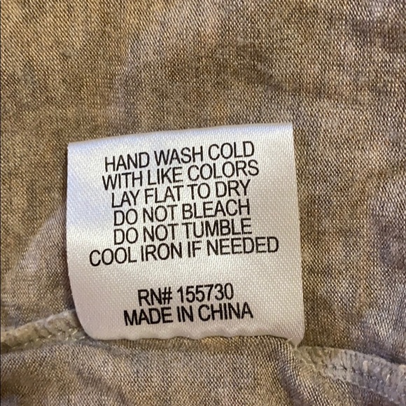 🍋2 for $10🍋 Jane & Delancey Top with metallic designs. Size M. - Picture 8 of 8